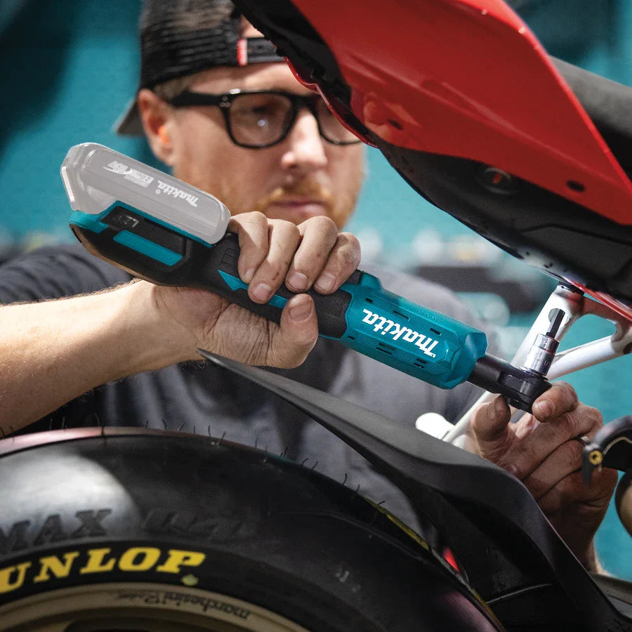 Makita XRW01Z 18V LXT® Lithium‑Ion Cordless 3/8" / 1/4" Sq. Drive Ratchet (Tool Only)