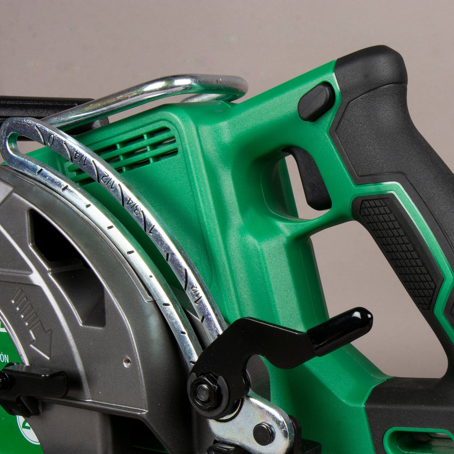 Sierra circular Metabo HPT C3607DWAQ4M de 7-1/4 pulgadas con mango trasero (herramienta básica)
