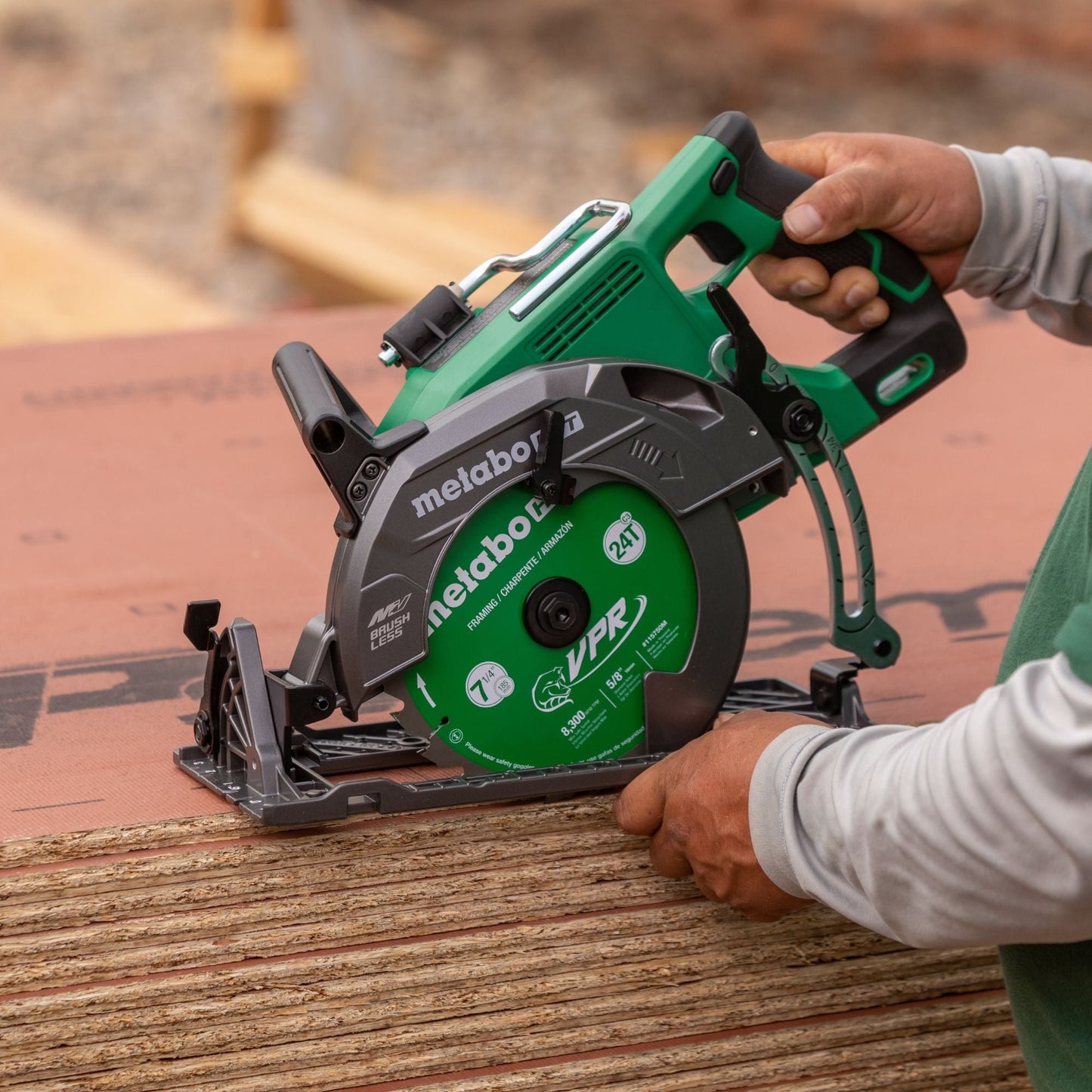 Sierra circular Metabo HPT C3607DWAQ4M de 7-1/4 pulgadas con mango trasero (herramienta básica)