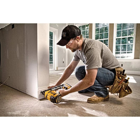 DEWALT DCN660D1 20V MAX* XR® 16 GA Angled Finish Nailer - Kit