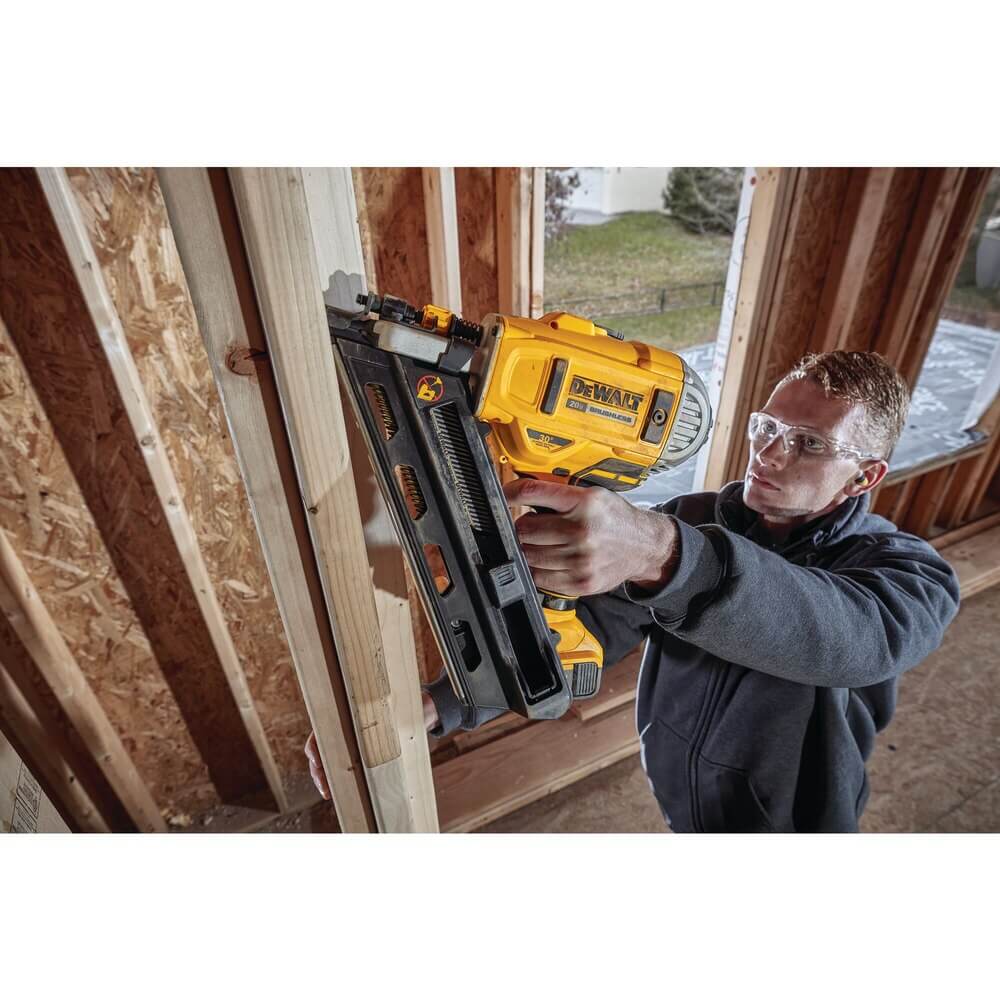 DEWALT DCN692B 20V MAX* Cordless 30° Paper Collated Framing Nailer