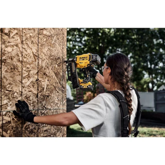 DEWALT DCN920P1 20V MAX* Brushless Cordless 21° Plastic Framing Nailer Kit