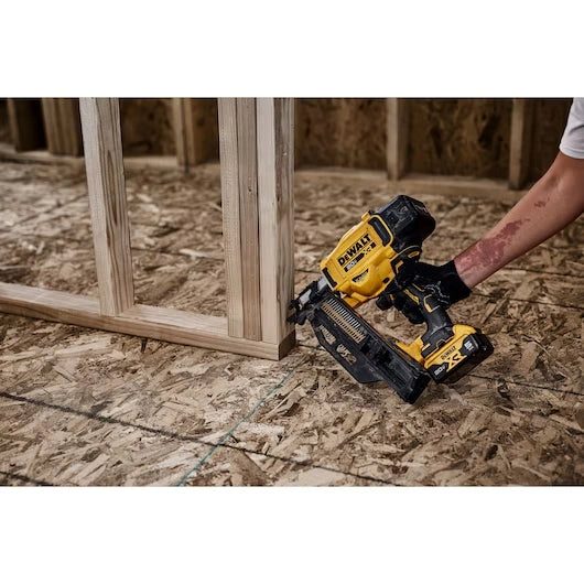 DEWALT DCN920P1 20V MAX* Brushless Cordless 21° Plastic Framing Nailer Kit