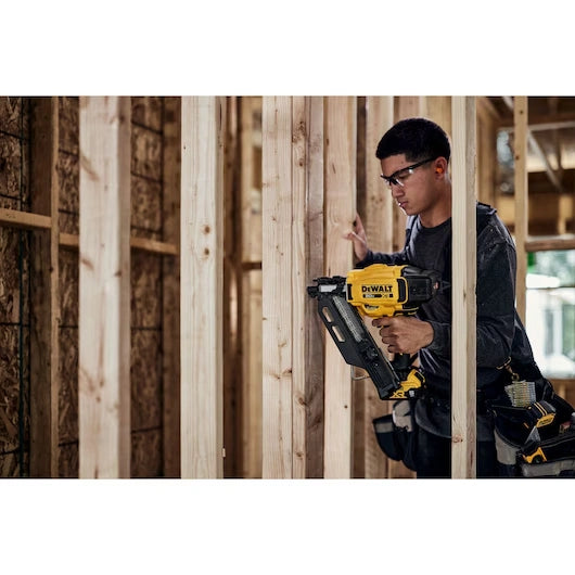 DEWALT DCN930P1 20V MAX* Brushless Cordless 30° Paper Tape Framing Nailer Kit