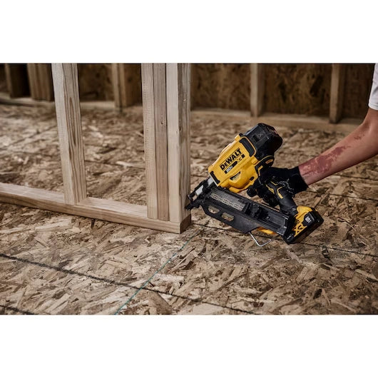 DEWALT DCN930P1 20V MAX* Brushless Cordless 30° Paper Tape Framing Nailer Kit