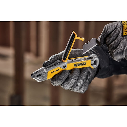 DEWALT DWHT10998 Retractable Utility Knife