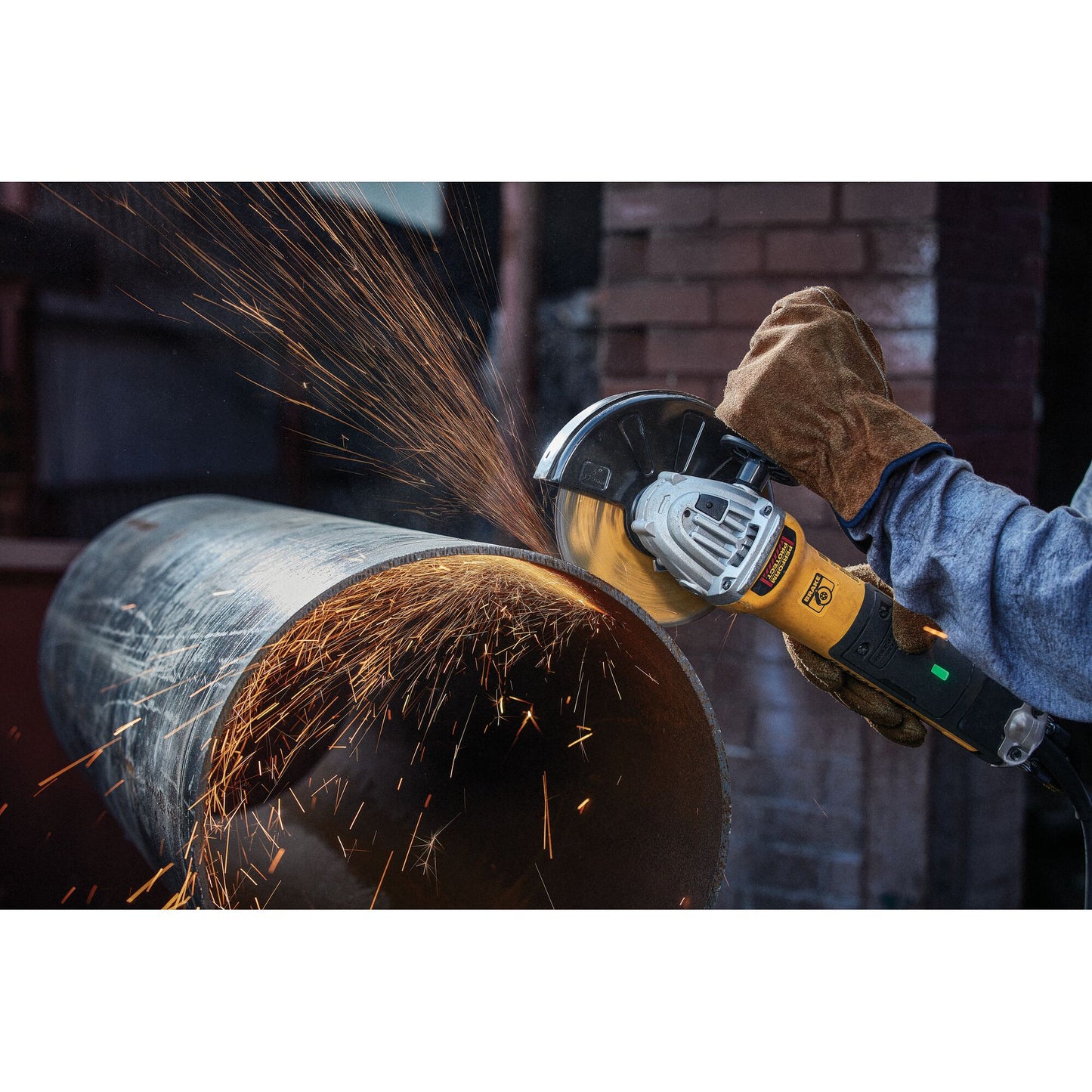 DeWalt DW8062H 4-1/2 In x .045 in Aluminum Oxide Abrasive Chop / Cut-Off Blade with 5/8 in Arbor For Metal Cutting (1 Pack)