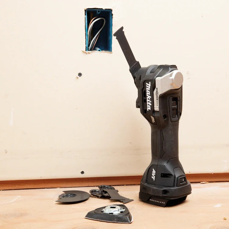Makita XMT04ZB 18V LXT® Lithium-Ion Sub-Compact Brushless StarlockMax® Oscillating Multi-Tool, tool-less clamp system (Tool Only)